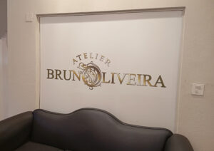 Adesivo para Divisória em Vidro