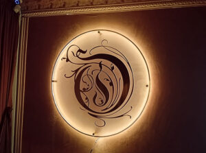 Placa Decorativa com Logo Empresa em Led