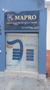 Adesivo Perfurado para porta de Vidro