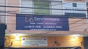 Painel em Estrutura Metálica com Lona para Fachada de Comercio e Empresas